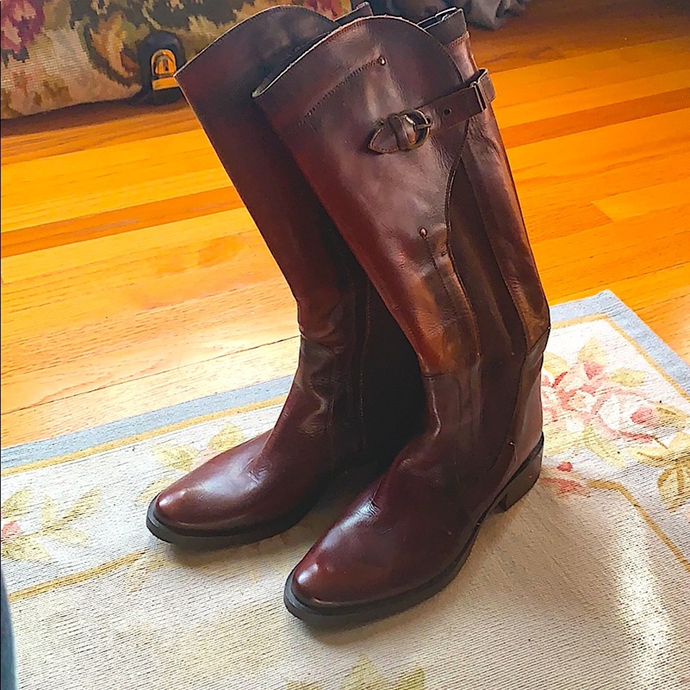 Gorgeous Tall Leather boots never worn NWOT 39